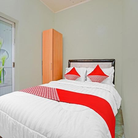 יוגיאקרטה Oyo 90804 Oma Uti Homestay Syariah מראה חיצוני תמונה